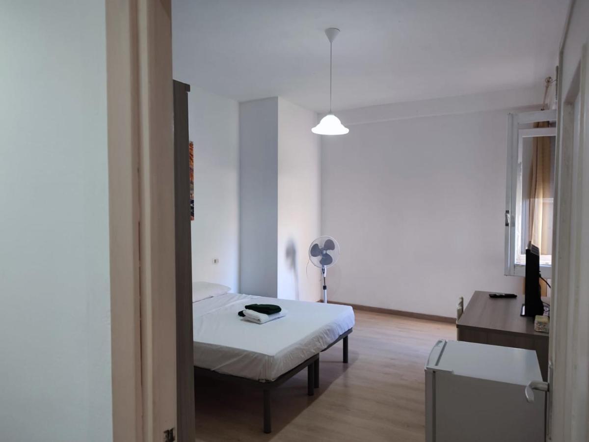 Rooms For Rent 67 Sassari Kültér fotó